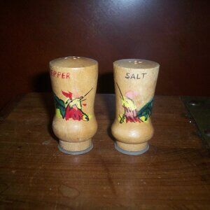 Vintage Wood Mid-century Rooster Hen Salt And Pepper Shaker Set Country Kitchen